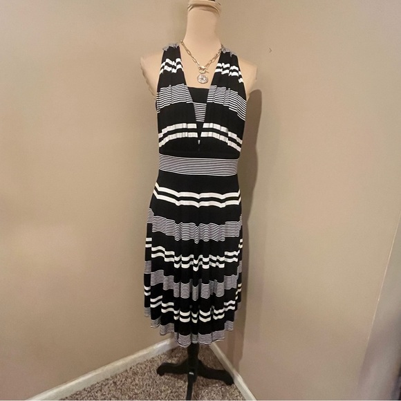 WHBM convertible dress (sleeveless, two shoulder, one shoulder) Size 14 - Picture 3 of 10